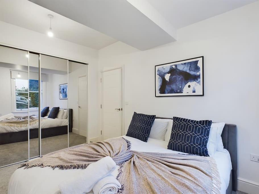 The Grove King Bed Wi-Fi Ev Charger Appartement Cheltenham Buitenkant foto