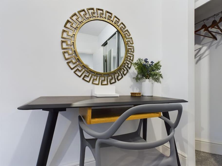 The Grove King Bed Wi-Fi Ev Charger Appartement Cheltenham Buitenkant foto