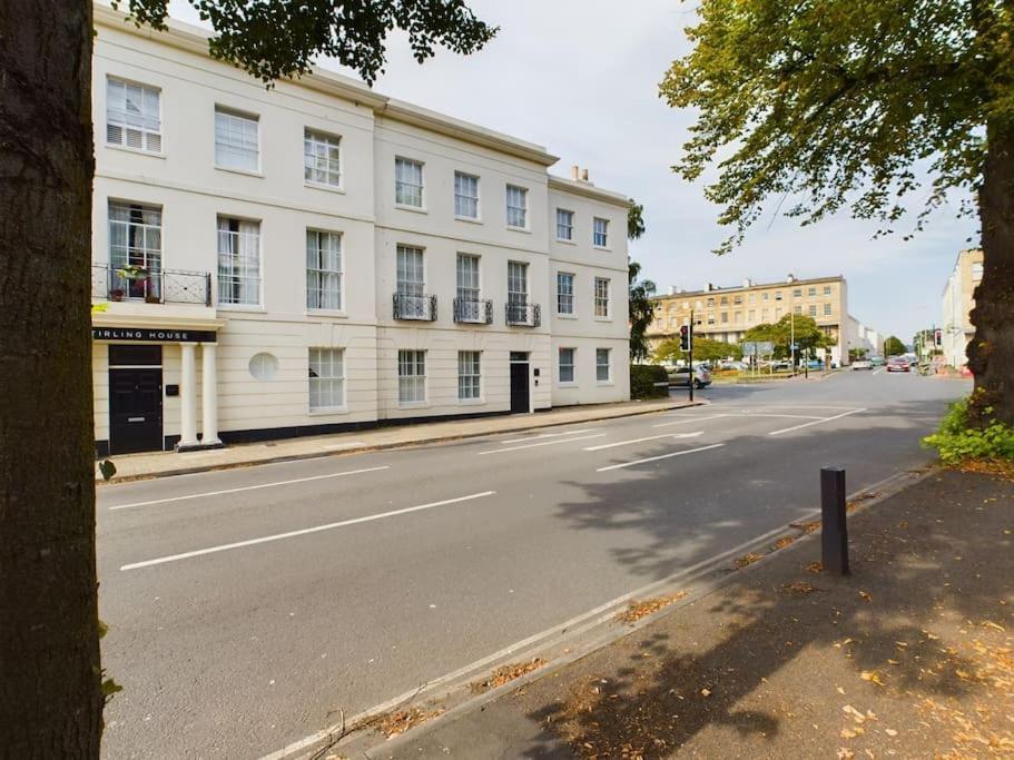 The Grove King Bed Wi-Fi Ev Charger Appartement Cheltenham Buitenkant foto