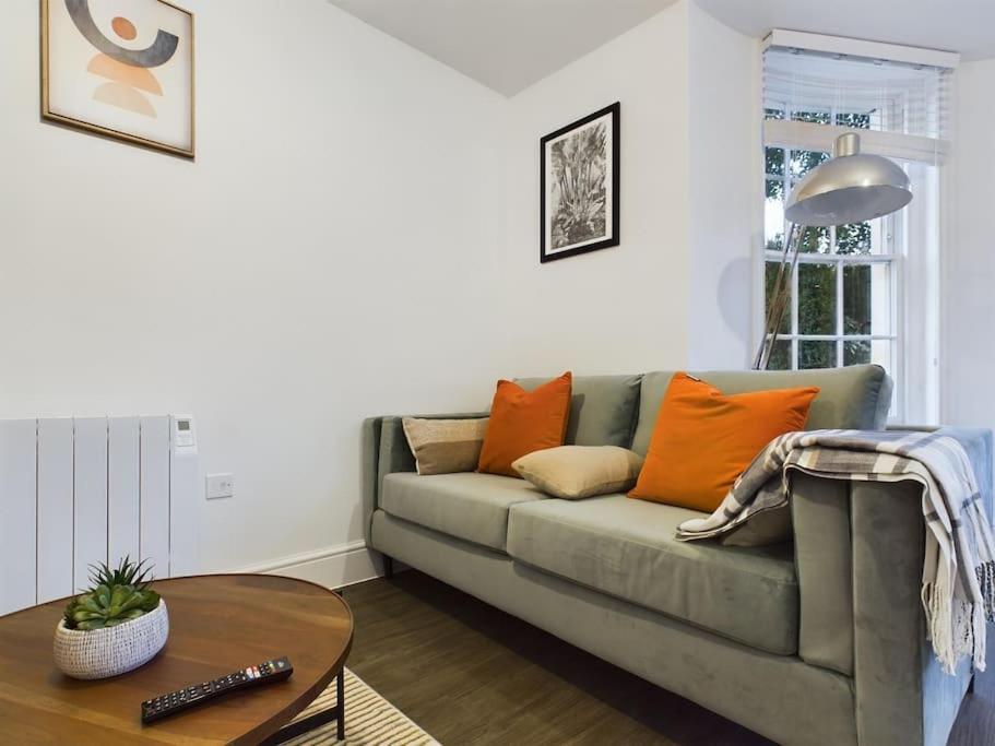 The Grove King Bed Wi-Fi Ev Charger Appartement Cheltenham Buitenkant foto