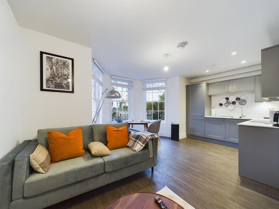 The Grove King Bed Wi-Fi Ev Charger Appartement Cheltenham Buitenkant foto
