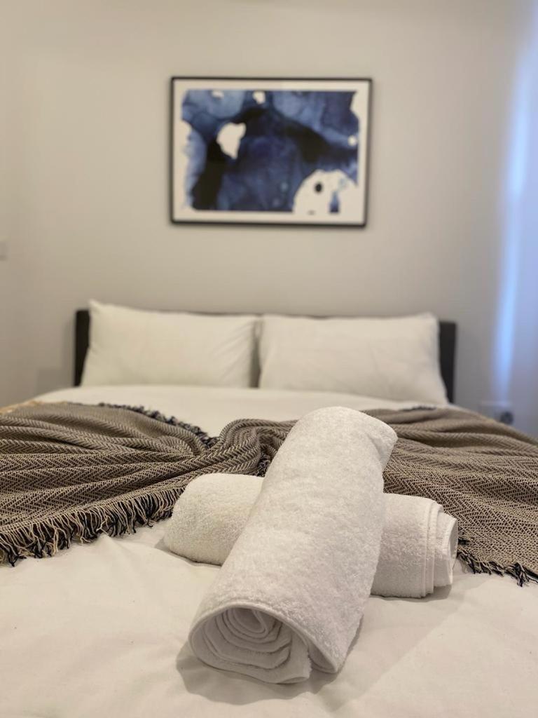 The Grove King Bed Wi-Fi Ev Charger Appartement Cheltenham Buitenkant foto