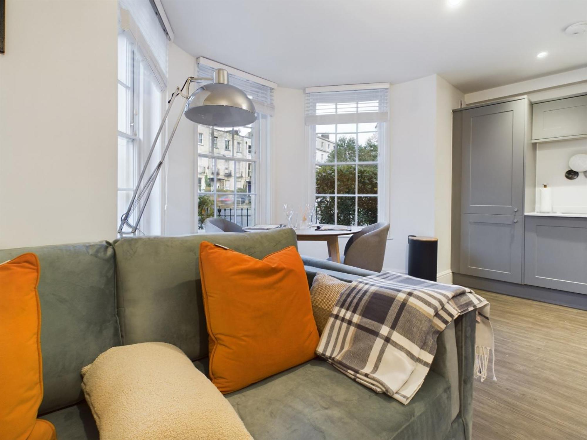 The Grove King Bed Wi-Fi Ev Charger Appartement Cheltenham Buitenkant foto