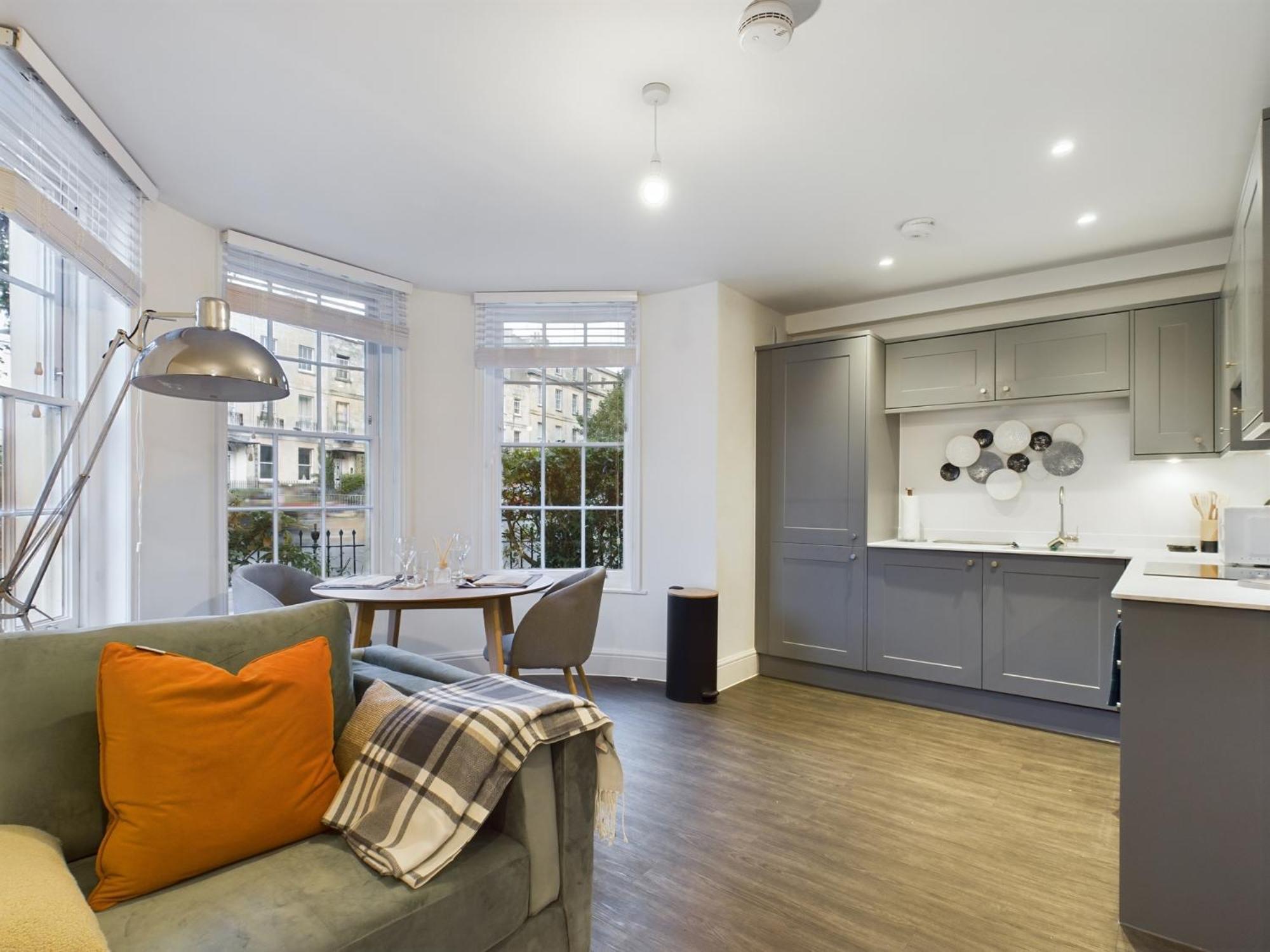 The Grove King Bed Wi-Fi Ev Charger Appartement Cheltenham Buitenkant foto