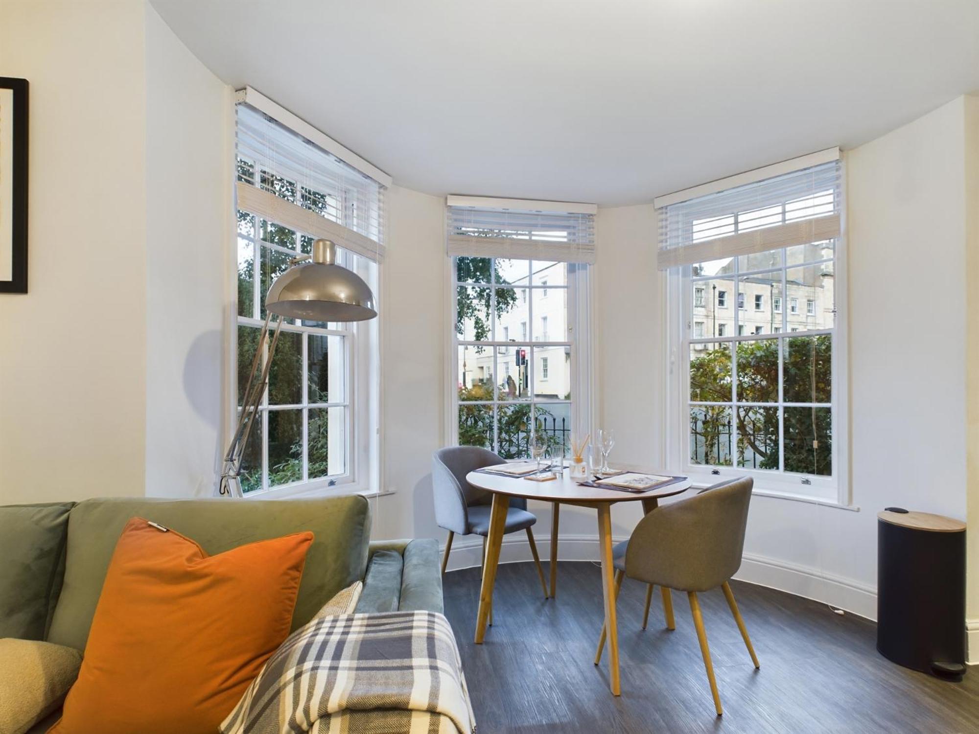 The Grove King Bed Wi-Fi Ev Charger Appartement Cheltenham Buitenkant foto
